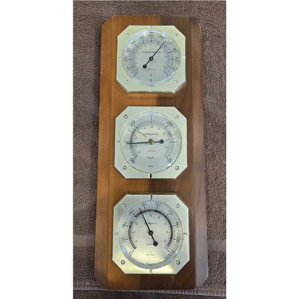 38 - Vintage Sunbeam weather station with brass tone thermometer, barometer and humidity gauge. 16"x