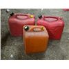 Image 1 : 3 jerry cans