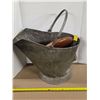Image 1 : Gavinized pail with contents