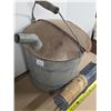 Image 3 : Gavinized pail with duster