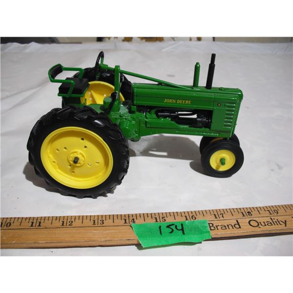 John Deere Model B Ertl 1/16 Diecast Toy Tractor
