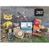 Image 1 : Yard decor.