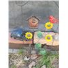 Image 4 : Yard decor.