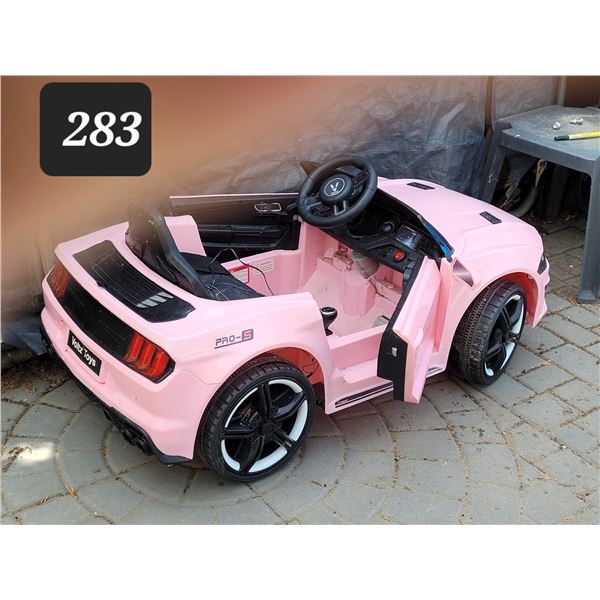 Voltz 12V Ride on sports car.Opening doors, battery, charger & working.