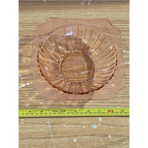 Pink depression glass bowl- has small chip