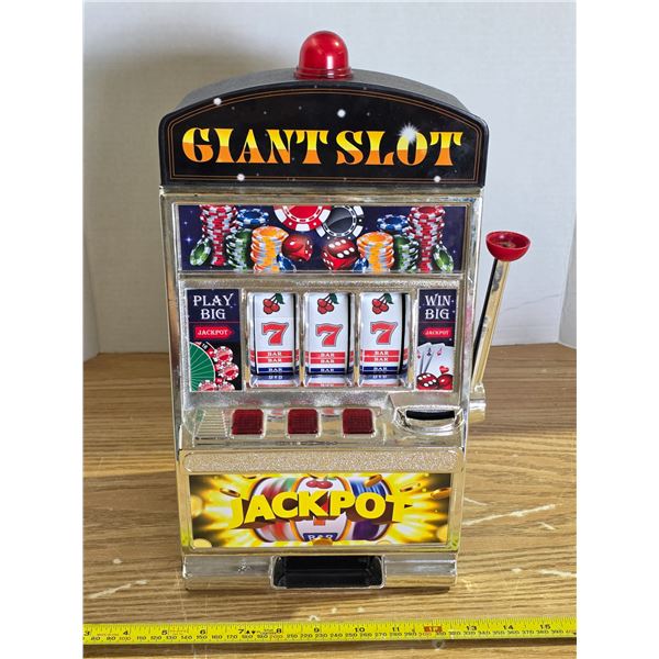 Vintage slot machine game- works