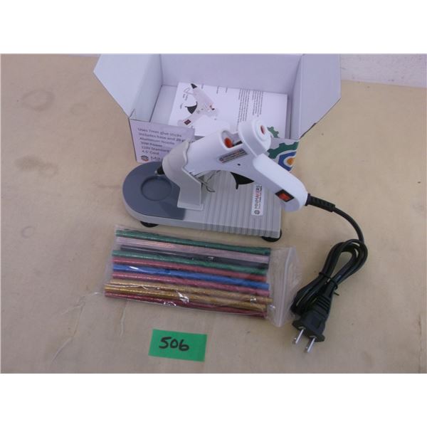 NEW in Box - Minimakers crafter's hot glue gun with 20 glitter sticks, suction cup stand, drip tray,