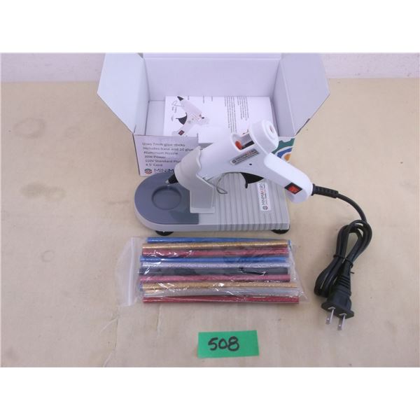 NEW in Box - Minimakers crafter's hot glue gun with 20 glitter sticks, suction cup stand, drip tray,