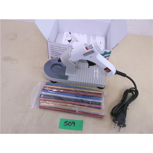 NEW in Box - Minimakers crafter's hot glue gun with 20 glitter sticks, suction cup stand, drip tray,