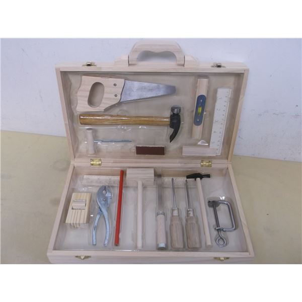 NEW in Box - Minimakers little wood makers 16-piece starter kit, in wooden case
