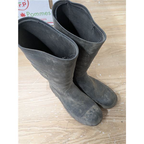 size 10 rubber boots