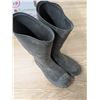 Image 1 : size 10 rubber boots