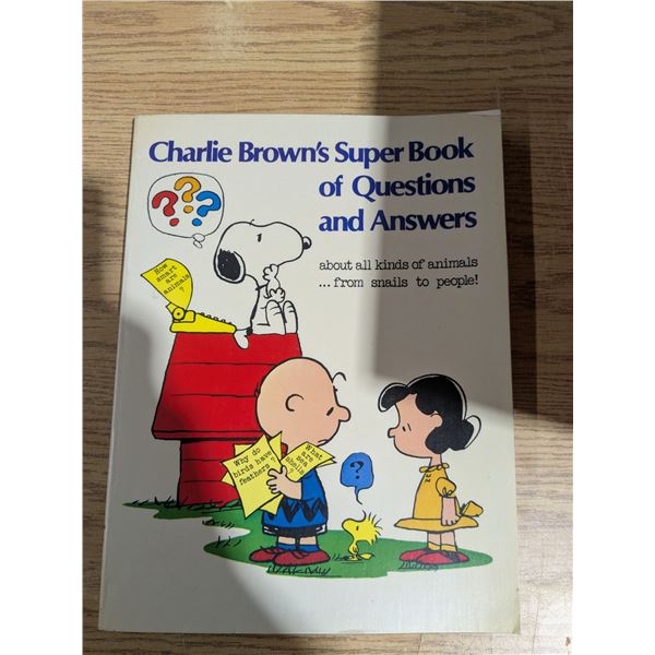 Charlie Browns big book of questions and answers, Animals