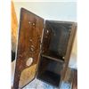 Image 5 : Oak Long Box Phone Case and Shelf