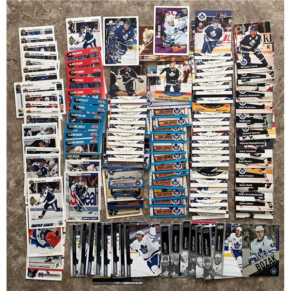1239 – Toronto Maple Leafs. Lot of 122 different hockey cards. Mixed Brands. Mixed years.