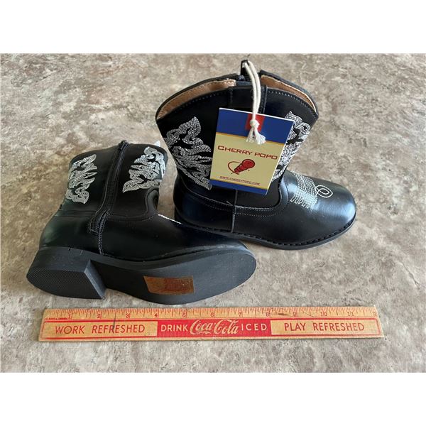 1249- Cowboy rodeo boots, children unisex, boys or girls, Size 11, black. New, never worn.