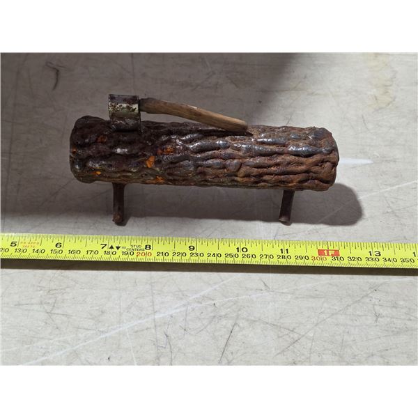 Metal décor log and axe- 5.5"L