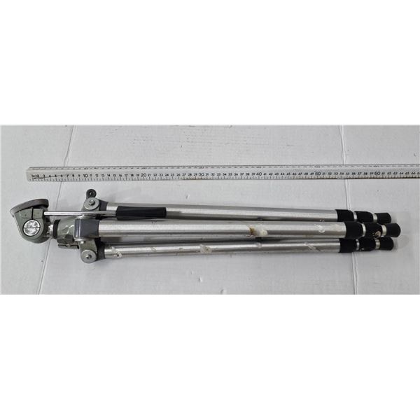 Telescopic Tripod – Expands to 51’