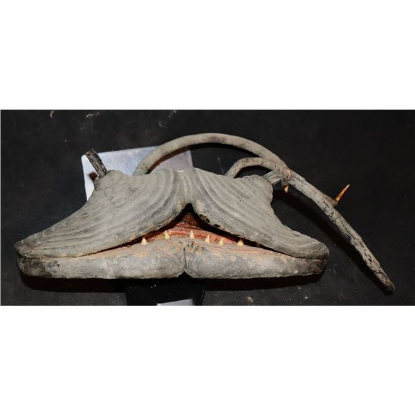UNKNOWN VINTAGE ALIEN CREATURE CABLE PUPPET