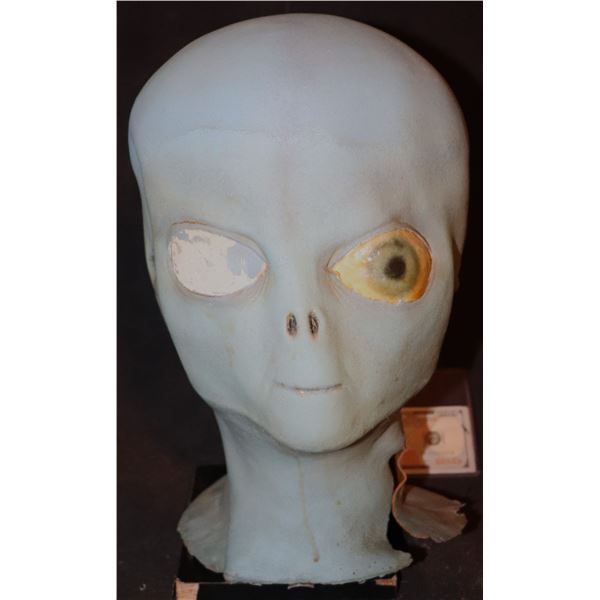 UNKNOWN VINTAGE ALIEN HEAD MASK CLOSE ENCOUNTERS?