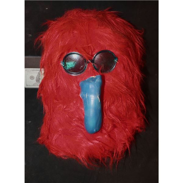 UNKNOWN VINTAGE RED FUR GROOVY MASK