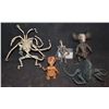Image 2 : VINTAGE ALIEN ET GREMLIN VIOLATOR TOY FIGURE LOT OF 5