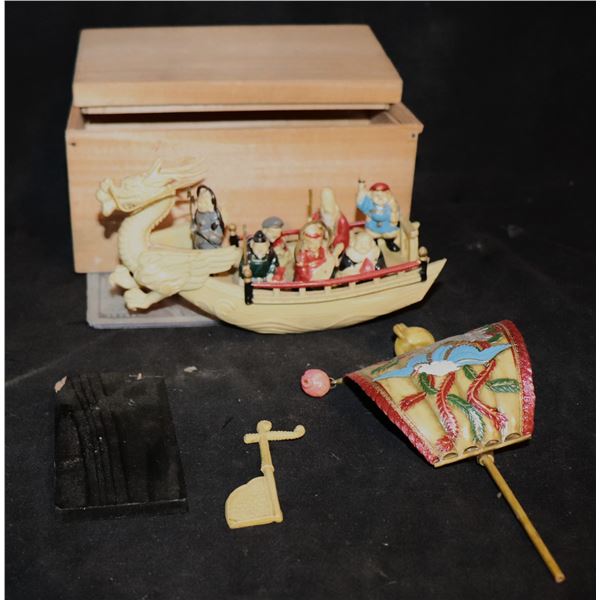 DRAGON BOAT VINTAGE JAPANESE TOY IN WOOD CRATE BOX