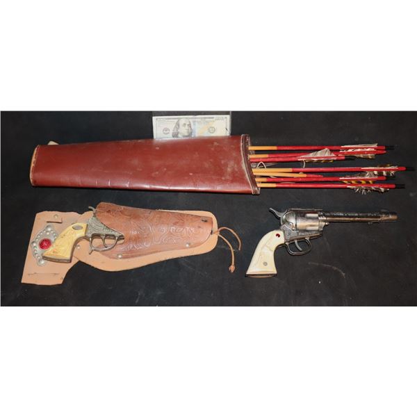 COWBOYS & INDIANS CAP GUNS HOLSTER & ARROWS W/ QUIVER VINTAGE TOY 1950's LOT OF 3