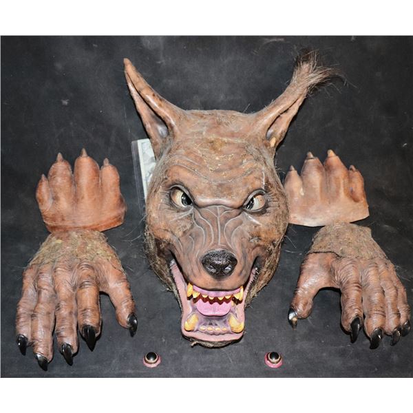 HALLOWEEN HORROR NIGHTS WEREWOLF VINTAGE MASK OR PUPPET HEAD AND CLAWS UNIVERSAL STUDIOS