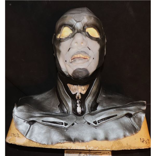 STAR TREK DISCOVERY AIRIAM AUGMENTED HUMAN SCREEN USED 1