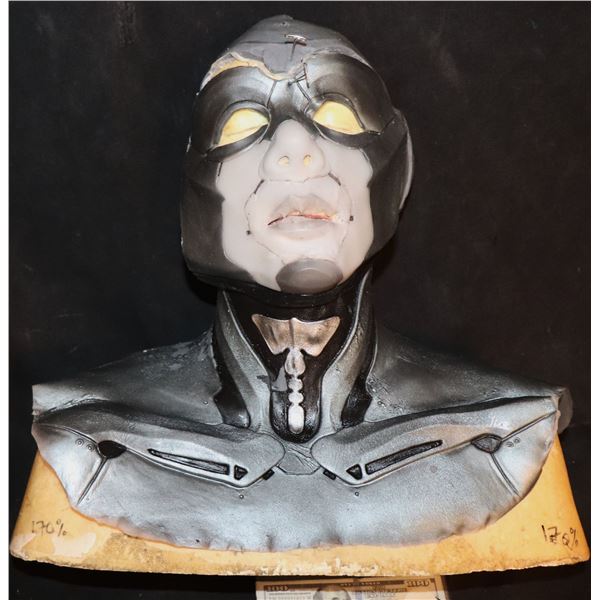 STAR TREK DISCOVERY AIRIAM AUGMENTED HUMAN SCREEN USED 5