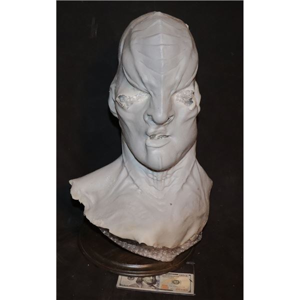 STAR TREK DISCOVERY KLINGON ALIEN MASK UNUSED MATERIAL TEST