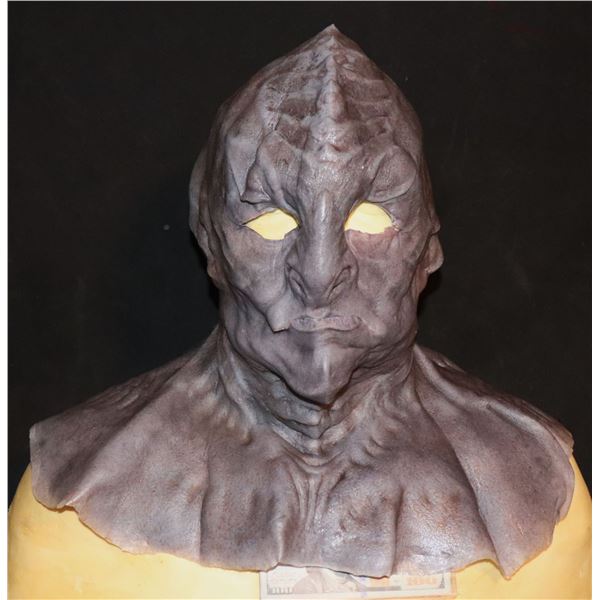 STAR TREK DISCOVERY KLINGON SILICONE MASK SCREEN USED 03