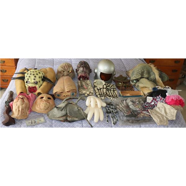ZZ VINTAGE HALLOWEEN PROP COLLECTION LOT OF 21