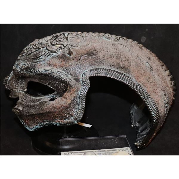 STAR TREK DISCOVERY KLINGON BATTLE DAMAGED HELMET SCREEN USED ARMOR