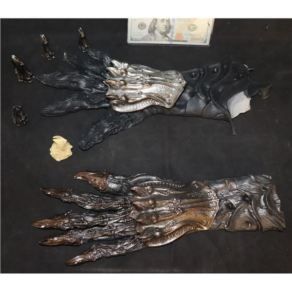 STAR TREK DISCOVERY KLINGON PAIR OF HANDS WITH ARMOR SCREEN USED