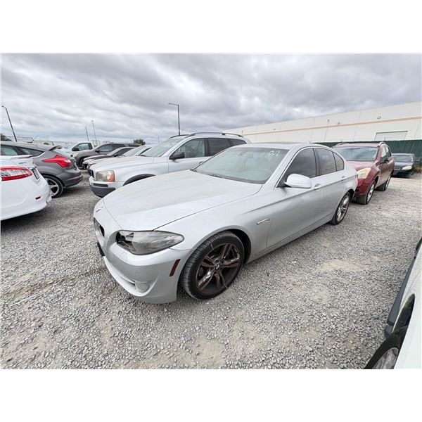 BMW 528I 2011 T