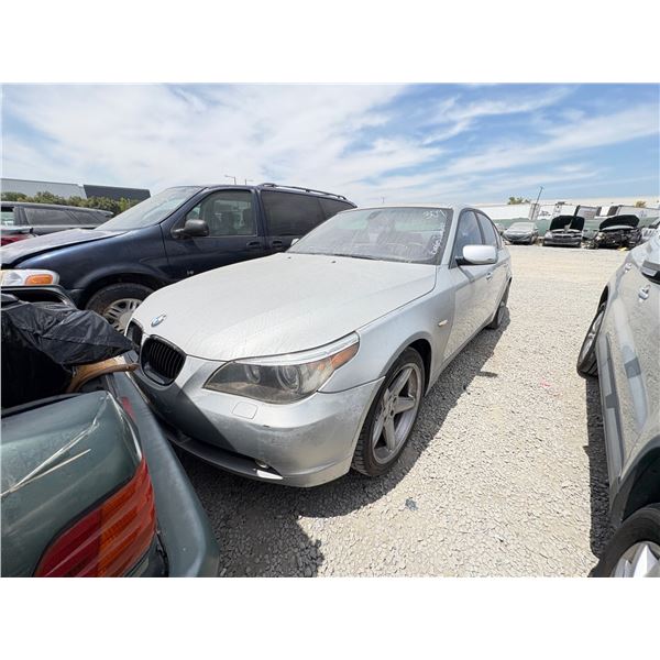 BMW 545I 2004 T-DONATION