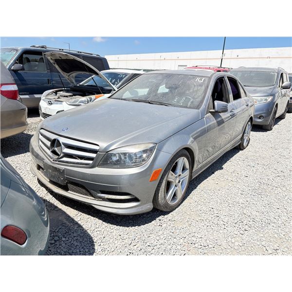 MERZ C CLASS 2011 O/S-TITLE