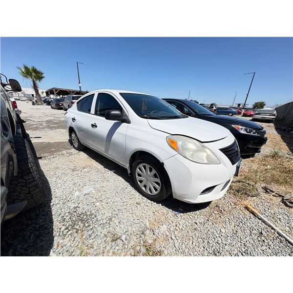 NISSAN VERSA 2014 L/S