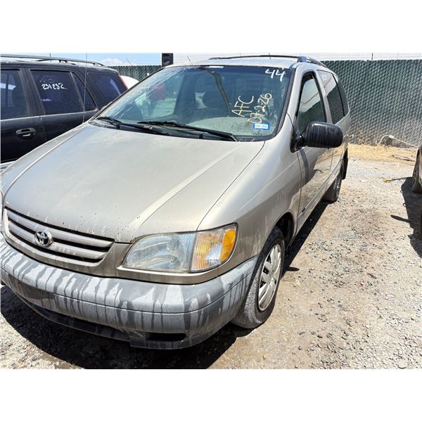TOYOTA SIENNA 2001 O/S-TITLE