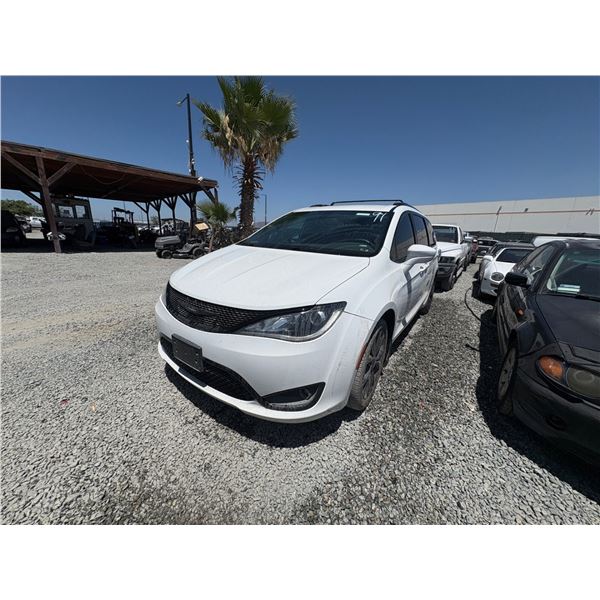 CHRYSLER PACIFICA 2018 T