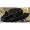 Image 7 : 5 Distinct Womens Hats Featuring Various Designs and a Veil Hat