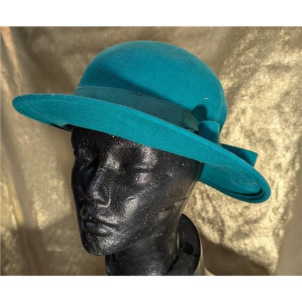 5 Womans Hats with Matching Trio and Vintage Red Hat Box