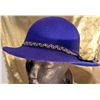 Image 2 : 5 Womans Hats with Matching Trio and Vintage Red Hat Box