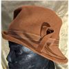 Image 5 : 5 Womans Hats with Matching Trio and Vintage Red Hat Box