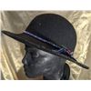 Image 6 : 5 Womans Hats with Matching Trio and Vintage Red Hat Box