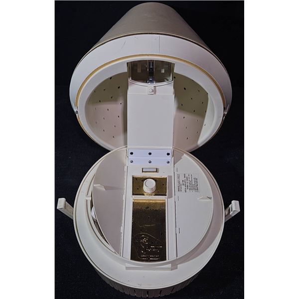 Rayette Salonette Beauty Center with Original Accessories