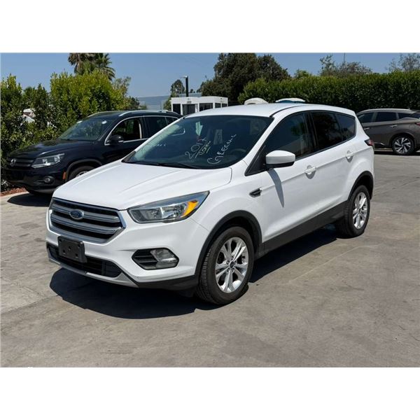 FORD  ESCAPE 2017 O/S TITLE 2 DAYS