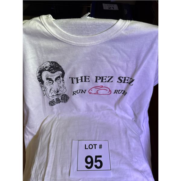 T-SHIRT COTTON SCREENPRINTED "THE PEZ SEZ RUN RUN" GRAPHIC